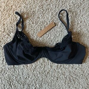 SKIMS Fits Everybody Lace Bra